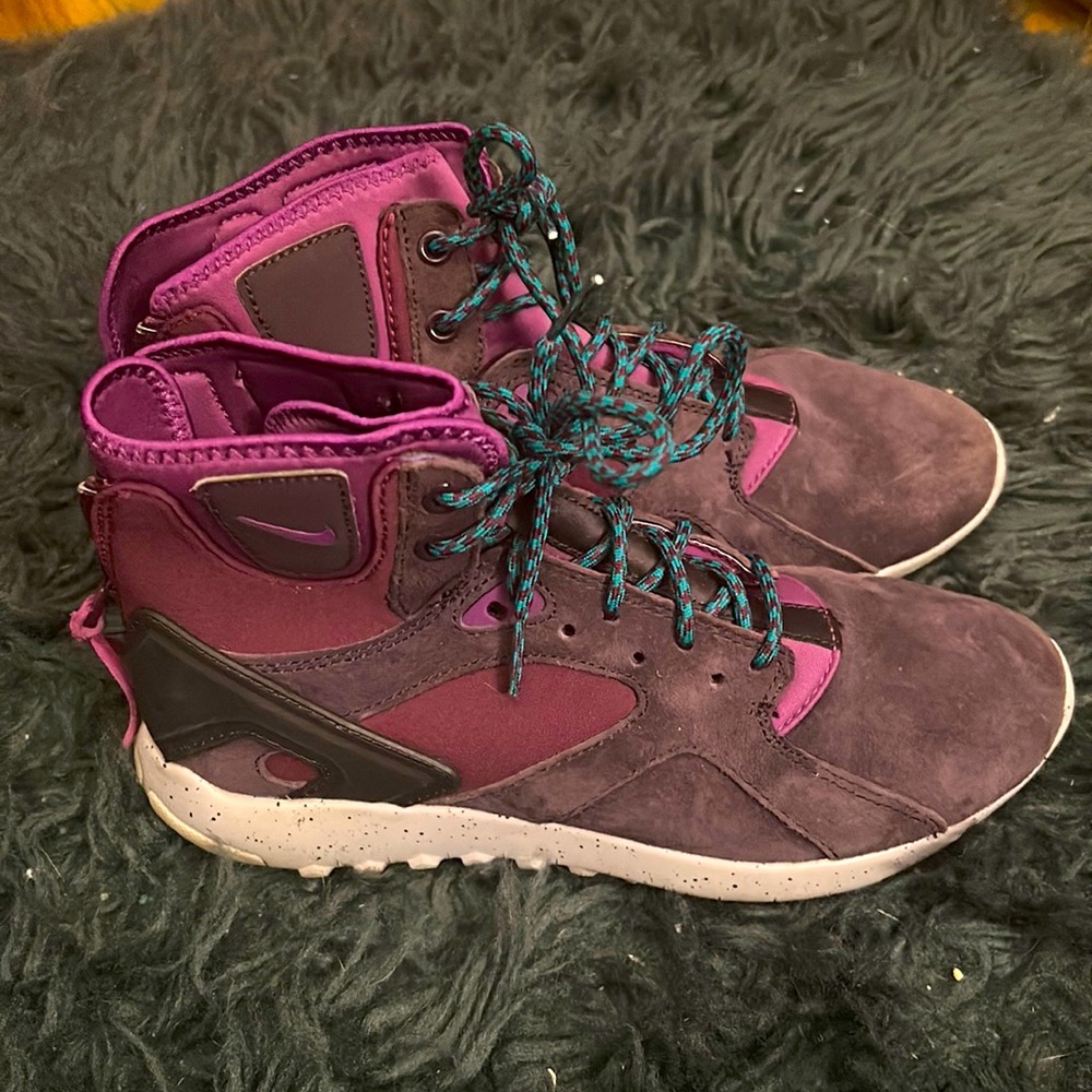 Nike sneakers purple